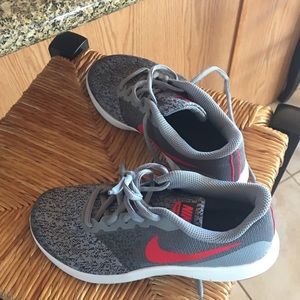 Nike boys size 3.5